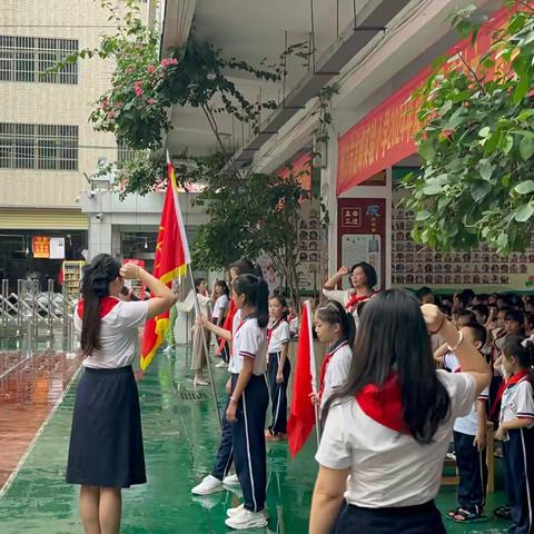 “红领巾心向党，争做新时代好队员” ——海口市龙峰实验小学2023——2024学年度第二学期中国少年先锋队新队员入队仪式