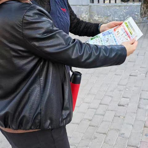 王舍人街道田园新苑小区开展垃圾分类宣传