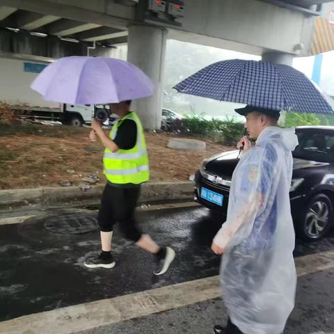 『高新西园』雨天市容管理工作不松懈