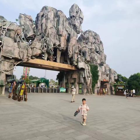 走进动物园，拥抱大自然