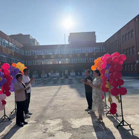 一撇一捺立初心，一笔一画启新程 ———             源汇区大刘小学一年级开笔礼圆满举行