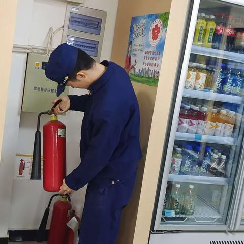 七里村消防所深入加油站开展消防安全检查