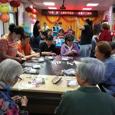 银针穿梭织雅韵 农影社区刺绣香囊活动共绣邻里情