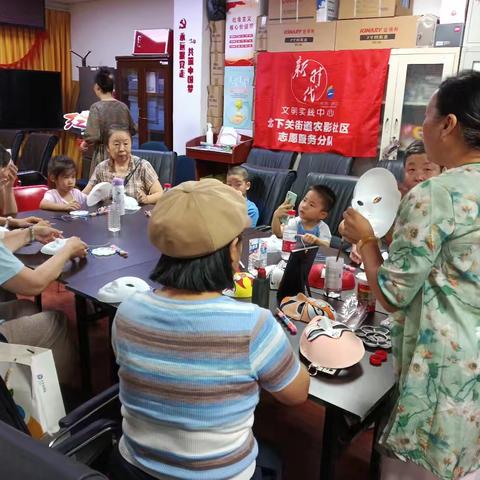 浓墨重彩绘脸谱 国粹魅力进社区 农影社区京剧脸谱绘制活动