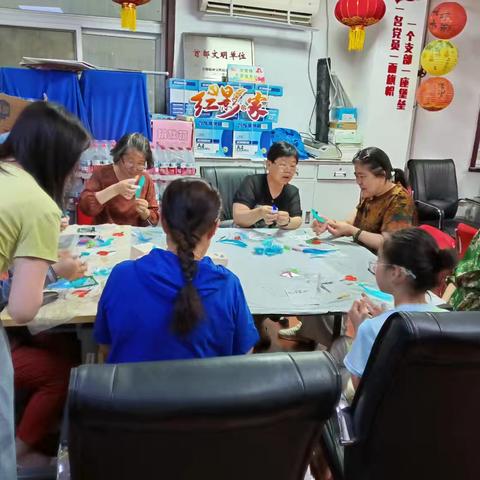 农影社区举办“羽你相遇”羽毛胸针制作活动 巧手匠心点亮生活美学