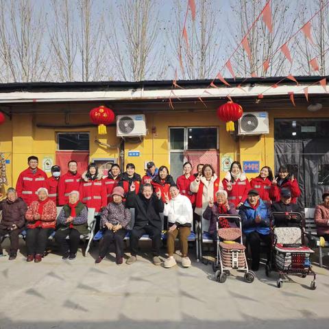新年送暖 敬老情浓 ——广场管理中心到老年公寓挂灯笼、送温暖 ‍ ‍ ‍