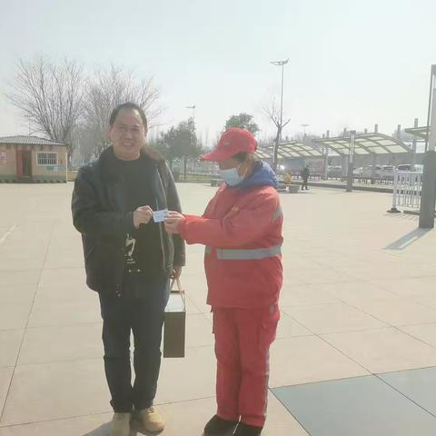 “小窗口”彰显“大温暖”——广场志愿服务站擦亮城市“文明底色”