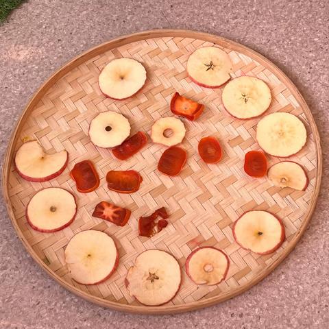 水果小组--中6班  罗润倩