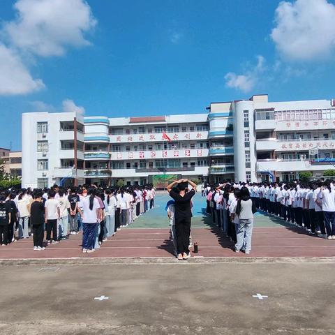 青山初级中学开展地震应急疏散演练活动