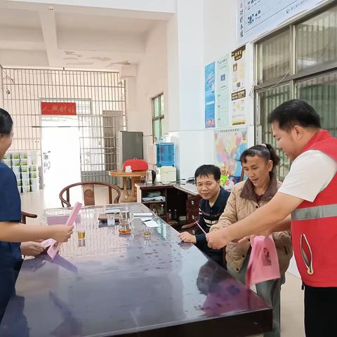 感城镇网格员入户排查出租屋安全隐患