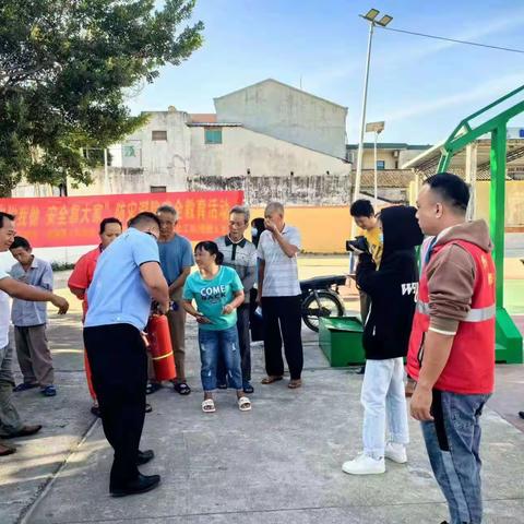 感城镇网格员联合感城镇消防站开展消防安全宣传活动