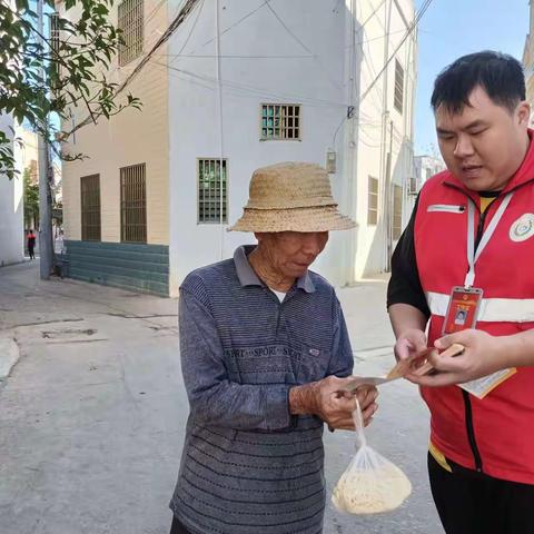 感城镇网格员开展预防非法集资宣传活动