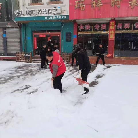 浴“雪”奋战勇当先 普集街道网格员们在行动