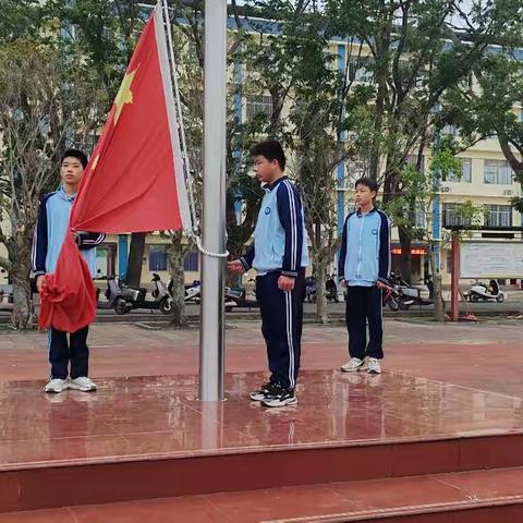 临高县加来中学第十七周升旗仪式纪实