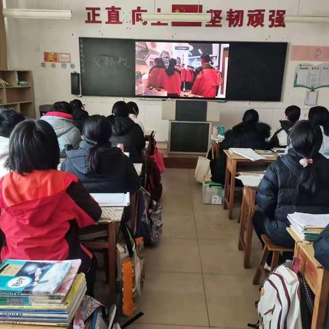 至诚学校组织观看反邪教直播课程