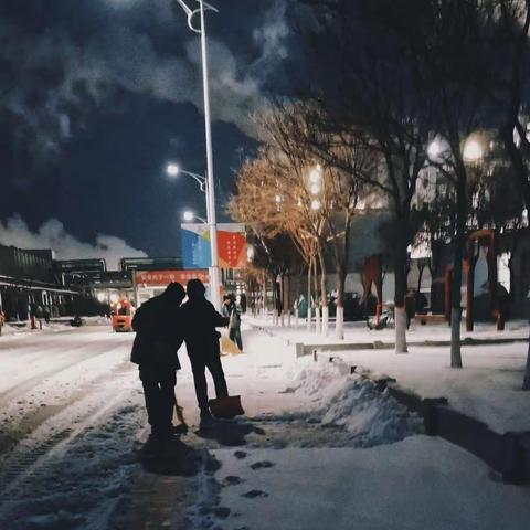 雪夜灯光，温暖守望