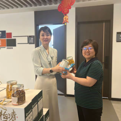 “热浪连连 清凉阵阵”公租房公司 开展夏日“送清凉”活动