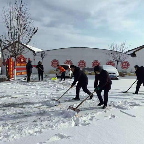 铲冰除雪，共筑安全 一林头屯乡清雪活动进行中