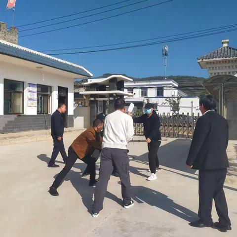 百里中学开展校园防暴演练暨“法治进校园”活动