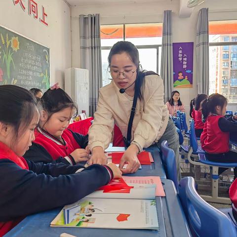 【课题动态03】集体磨课凝智慧 以研促教共成长——记《依托萍乡红色资源提升小学德育工作有效性的实践研究》课题组成员参加红色文化教育优秀课例展示活动