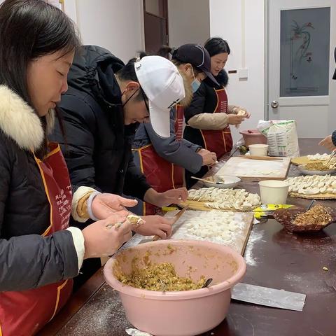 “暖冬礼遇 浓情饺子”——纺织社区迎冬至包饺子活动