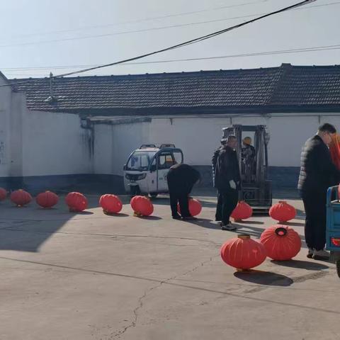 大高村悬挂灯笼迎新年