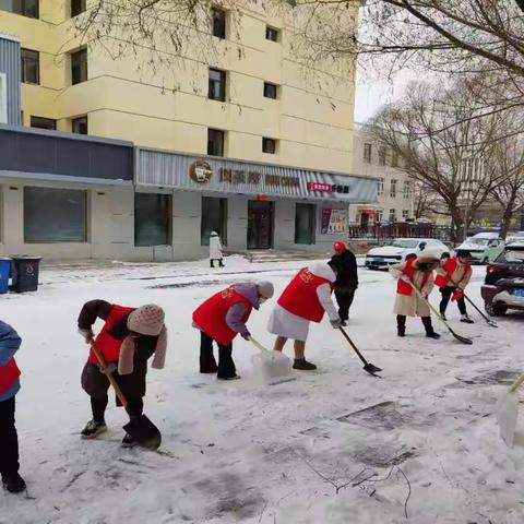 党员干部齐上阵 清扫积雪保畅通——张北县人社局开展清雪除冰行动