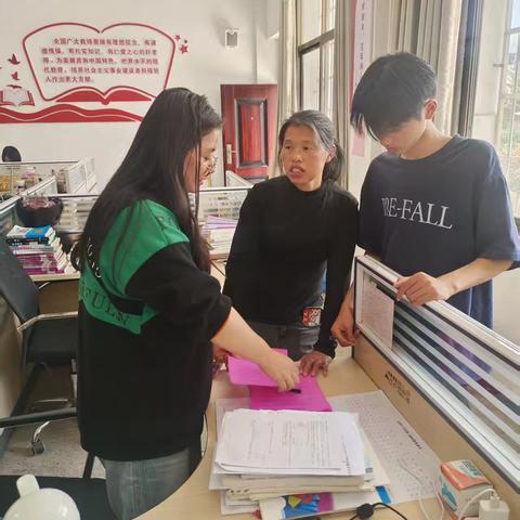 《青泥中学防溺水安全教育家长会》