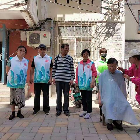 【治荟明湖·聚慧县东】党建引领·党员先行——县东巷社区“志愿理发·爱心义剪”活动