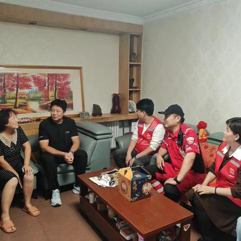 【治荟明湖·聚慧县东】中秋团圆日  爱心传温情———大明湖街道县东巷社区联合爱心企业走访慰问辖区困难群众