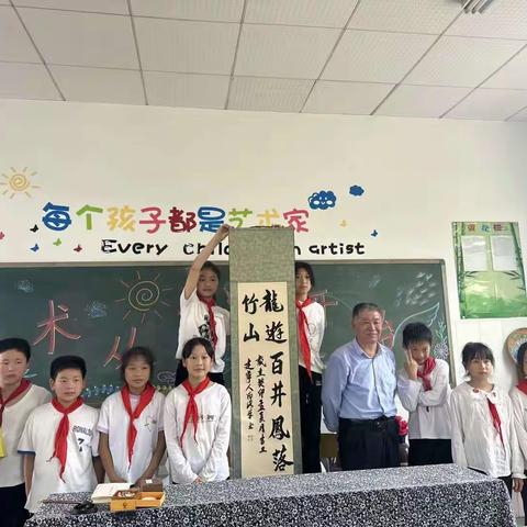 丰富课外活动，多彩校园生活——书法社团活动
