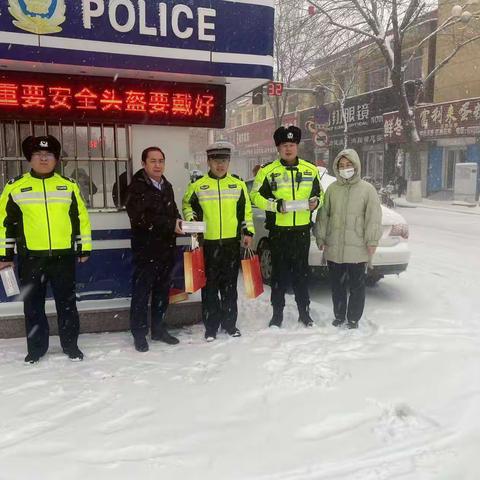 瑞雪纷飞铺锦花 温情送达至万家