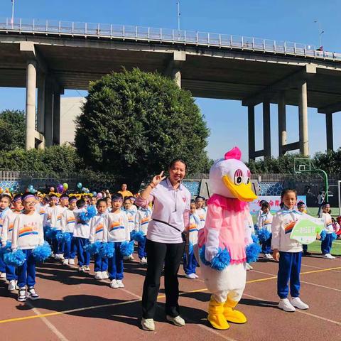 阳光  操场  ——记录银杏五中队第一次运动会