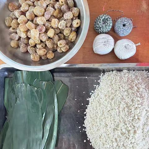 小金豆幼儿园大二班周末大放送—包粽子 “共鉴粽香情深”