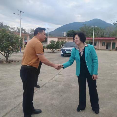 聚焦残疾人就业与关怀：海南省残联党组书记、理事长蔡琼雅一行莅临海南富竹环卫制品有限公司开展调研！