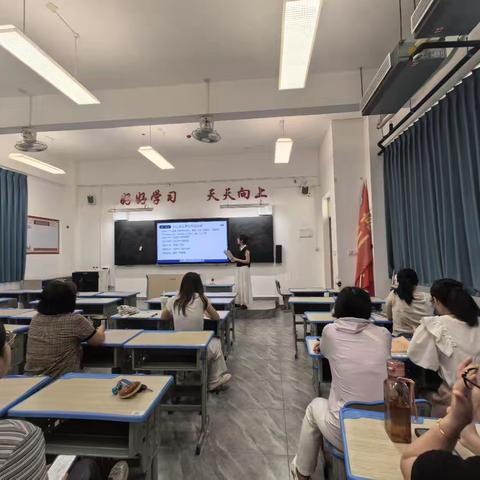 AI赋能思政课堂提质增效 —— 上海师范大学附属琼海中学政治组 AI 主题讲座纪实