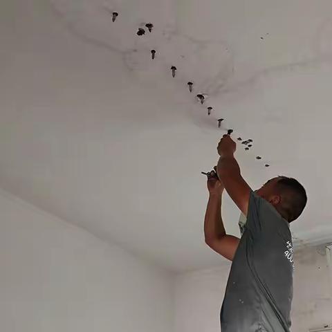 房顶漏水该怎么修补?