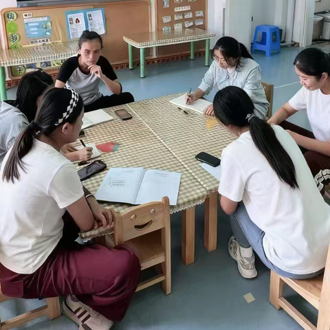 小班艺术活动《秋葵印章画》