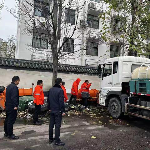 【汝州城市管理局】闻雪而动，迅速开展扫雪除冰行动