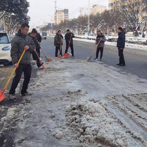 汝州市应急管理局积极开展清扫积雪活动