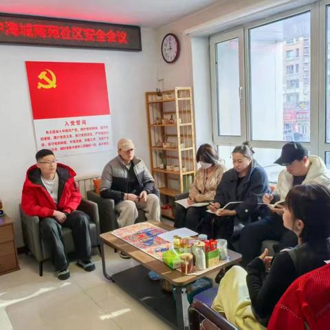 中海城南苑社区集中整治楼道杂物 筑牢春季消防安全防线