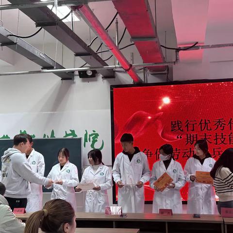 内蒙古美术职业学院护理与中医康复学院践行优秀传统文化“争做劳动标兵 勇担时代重任”颁奖仪式
