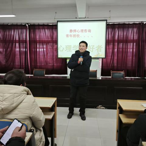 凤阳县第五中学家长会：携手共度孩子青春期，家校合作助成长