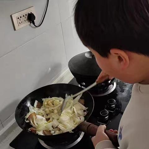 见证成长与进步的足迹——东郭丹小学寒假作业检查