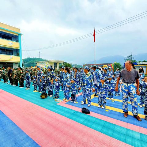 黄沙中心幼儿园海陆空亲子运动会：童心系国防 共筑强军梦