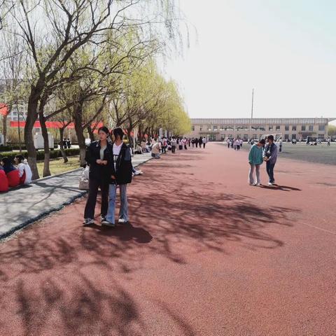 桃三月，春未央           不负好时光