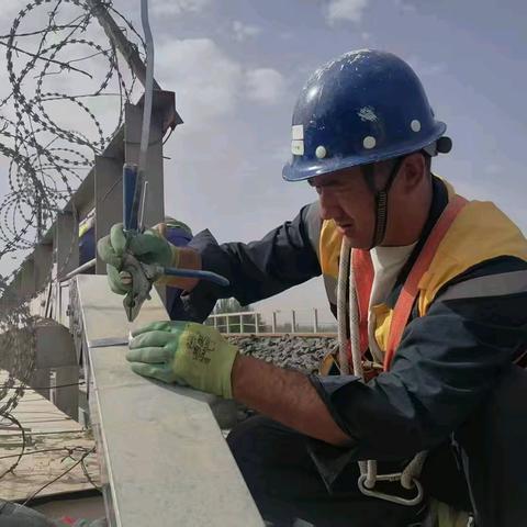 “每月一星”风采 | 托合提麦提：高温下的坚守者 安全线的守护人