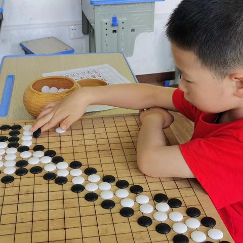 新起点艺术培训围棋启蒙暑假班开始报名了