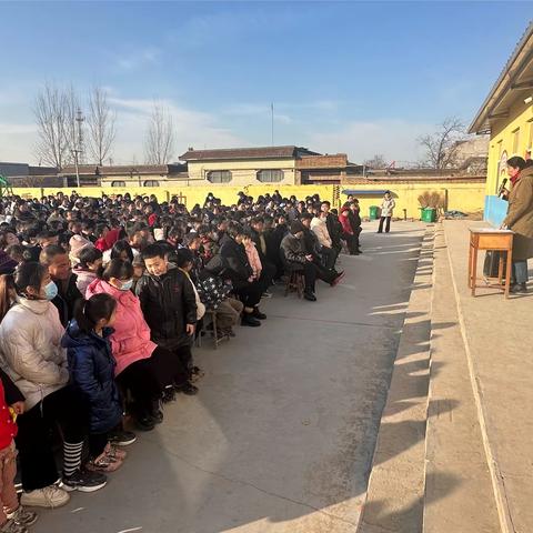 家校共育，茁壮成长——赵羊盃小学家长座谈会