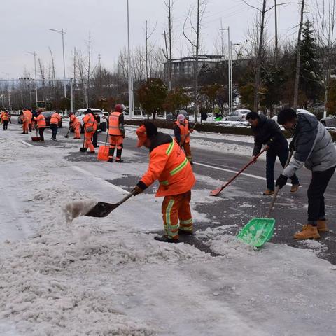 寒风凛冽🧊撒盐破冰 保障道路安全畅通